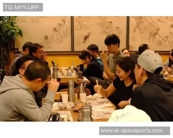 杨瀚森赛后与女友及团队聚餐洛杉矶韩料店共享夜宵时光