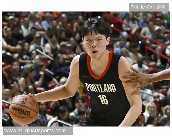 杨瀚森禁区内如壁垒般坚固原地起跳封盖对手上篮展现绝佳防守技巧 杨瀚森禁区内如壁垒般坚固原地起跳封盖对手上篮展现绝佳防守技巧